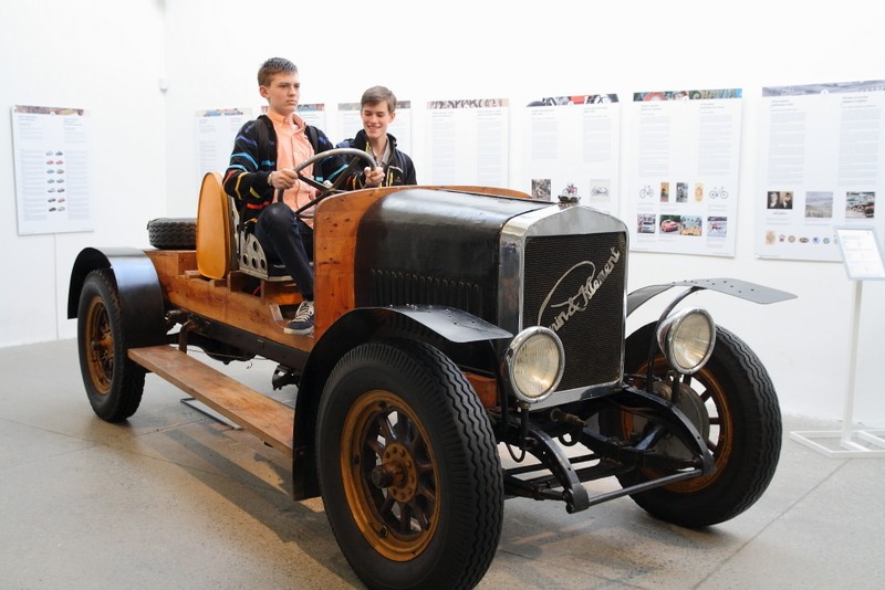 Přírodní vědy a spolupráce s vědeckými institucemi